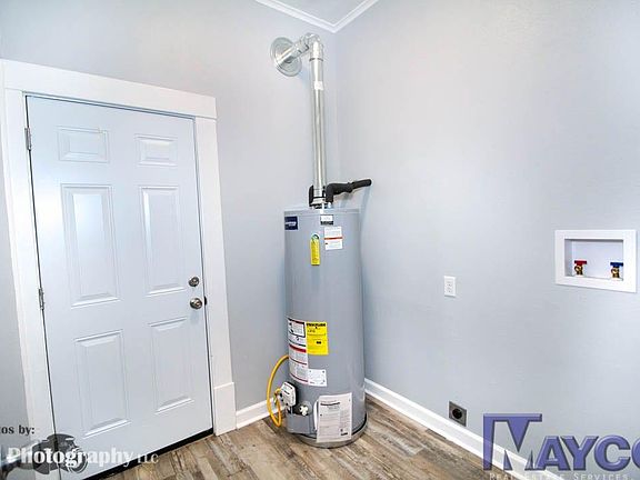 5th image of 446 Robinson Pl