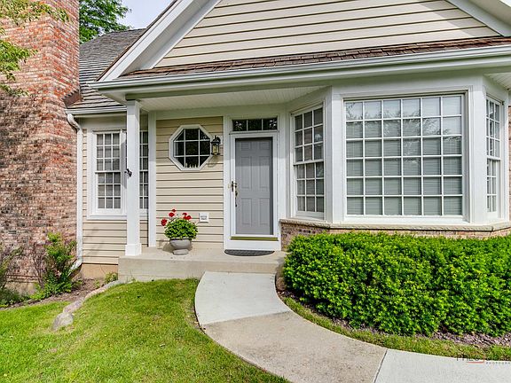 2nd image of 580 Stockbridge Ct