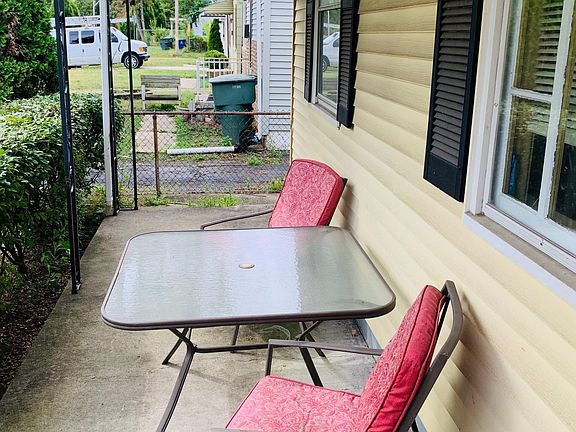 2nd image of 2745 Hiawatha St