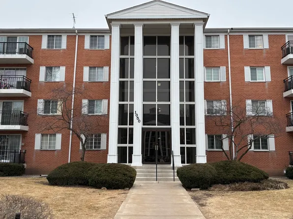 1050 N Farnsworth Ave APT 111, Aurora, IL 60505