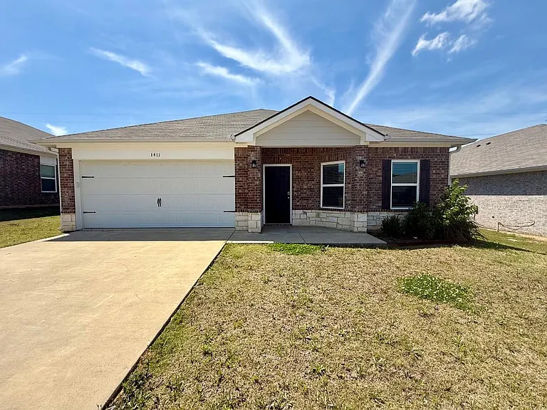 1411 Monterey Dr — Photo 1