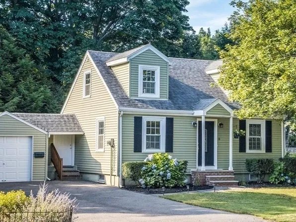 18 Wescroft Rd, Reading, MA 01867