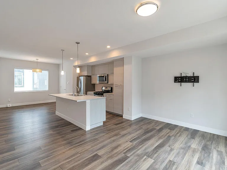 5586 W 11th Pl — Photo 4
