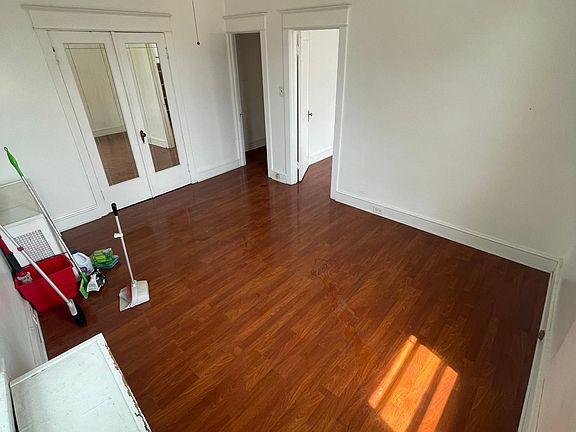 3rd image of 1539 E Moyamensing Ave #2