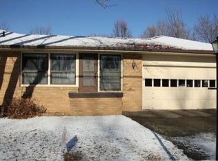 2162 Midlothian Rd, Roseville, MN 55113