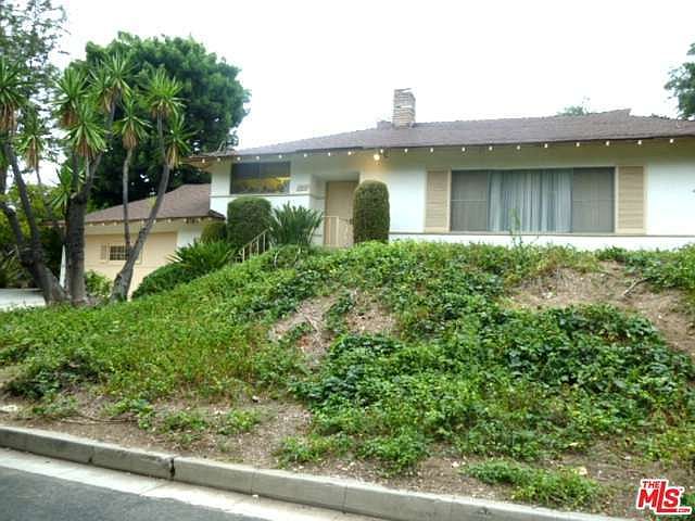 1st image of 2411 Sleepy Hollow Dr