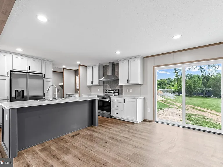328 Line Rd — Photo 6