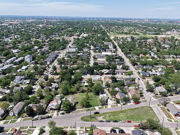 4th image of 631 ARANSAS AVE LOT 8&9