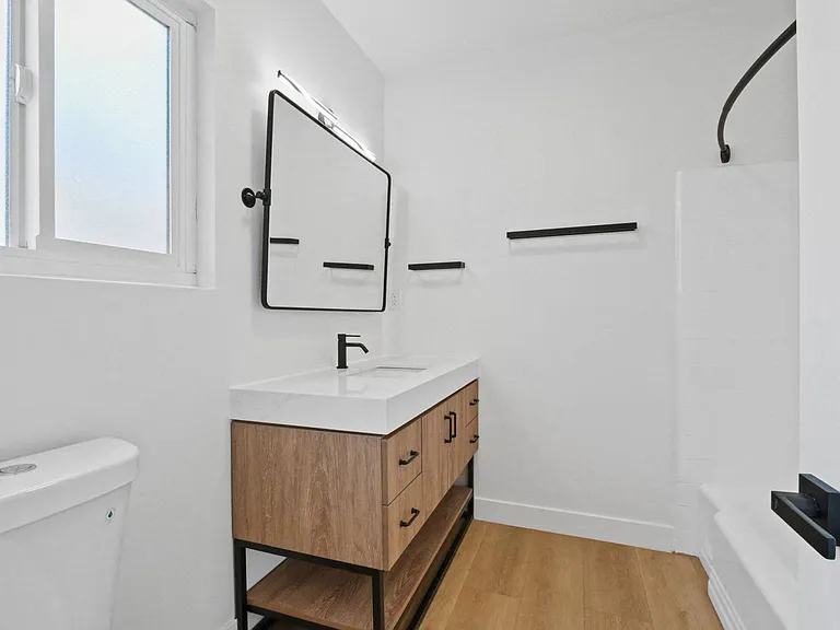401 Washington Ave — Photo 7