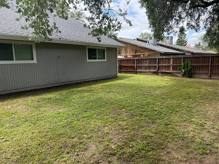 6893 Folsom Oaks Ct — Photo 21