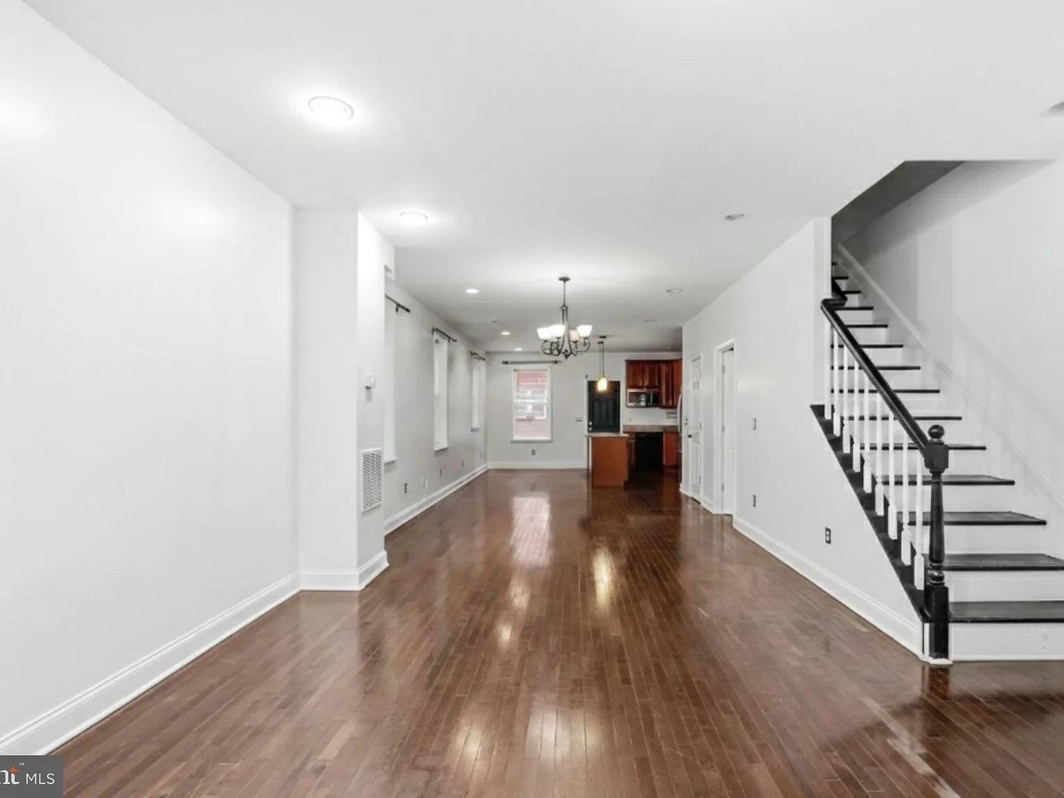 4 bed, 3.5 bath, 2351 sqft, $3,000 — Photo 3