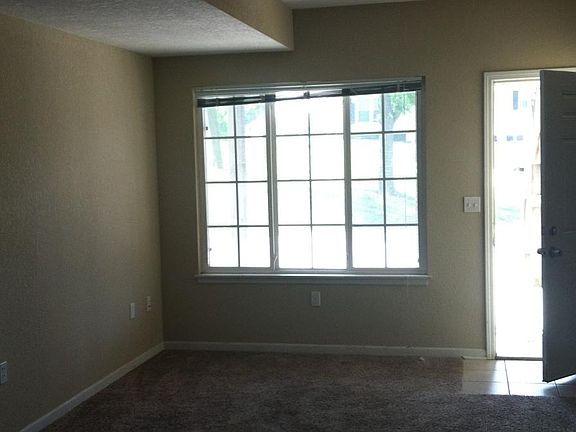 5th image of 104 Logan St