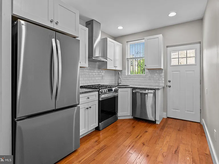 2142 N Percy St — Photo 6