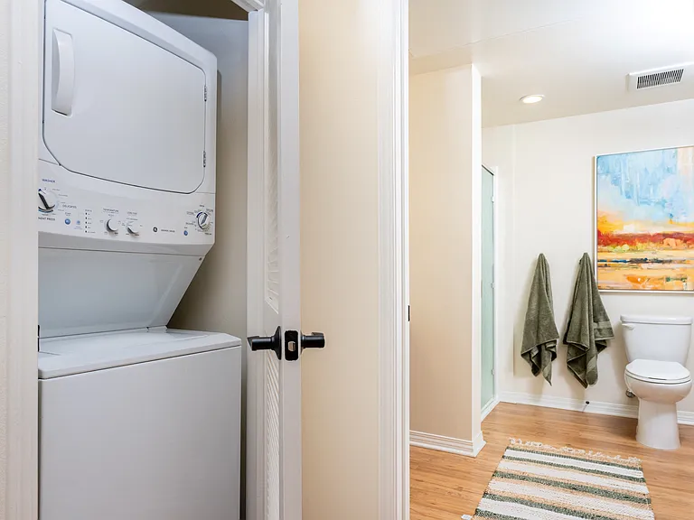1x1 Washer Dryer