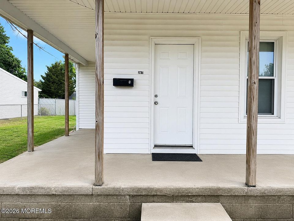 1st image of 207 Howard St #2
