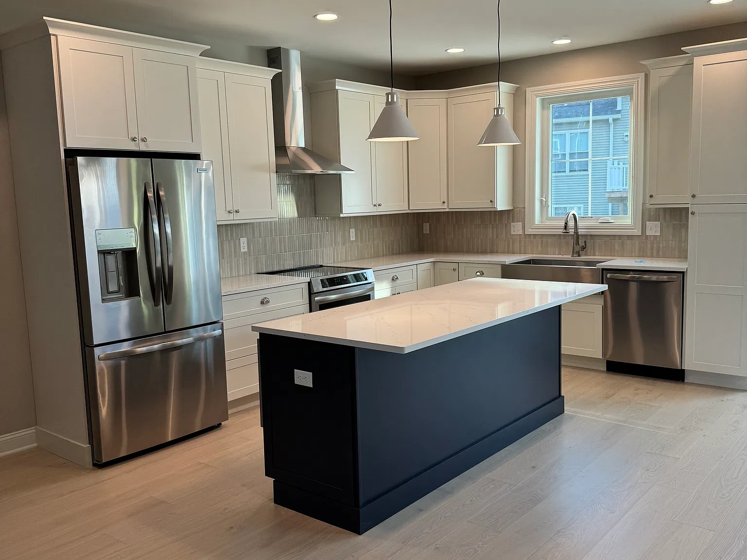 2 bed, 2.5 bath, 2090 sqft, $3,500 — Photo 3