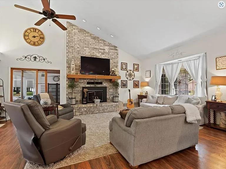 219 Shoreline Rd — Photo 15