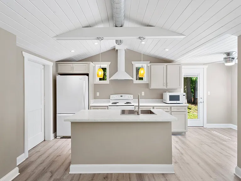 510 Fairway Dr — Photo 8