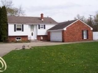29850 Titus Ct, Southfield, MI 48076