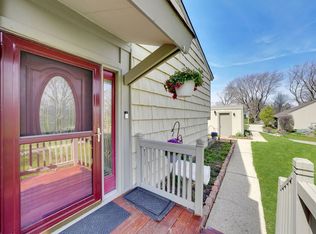 675 Acadia Trl, Roselle, IL 60172
