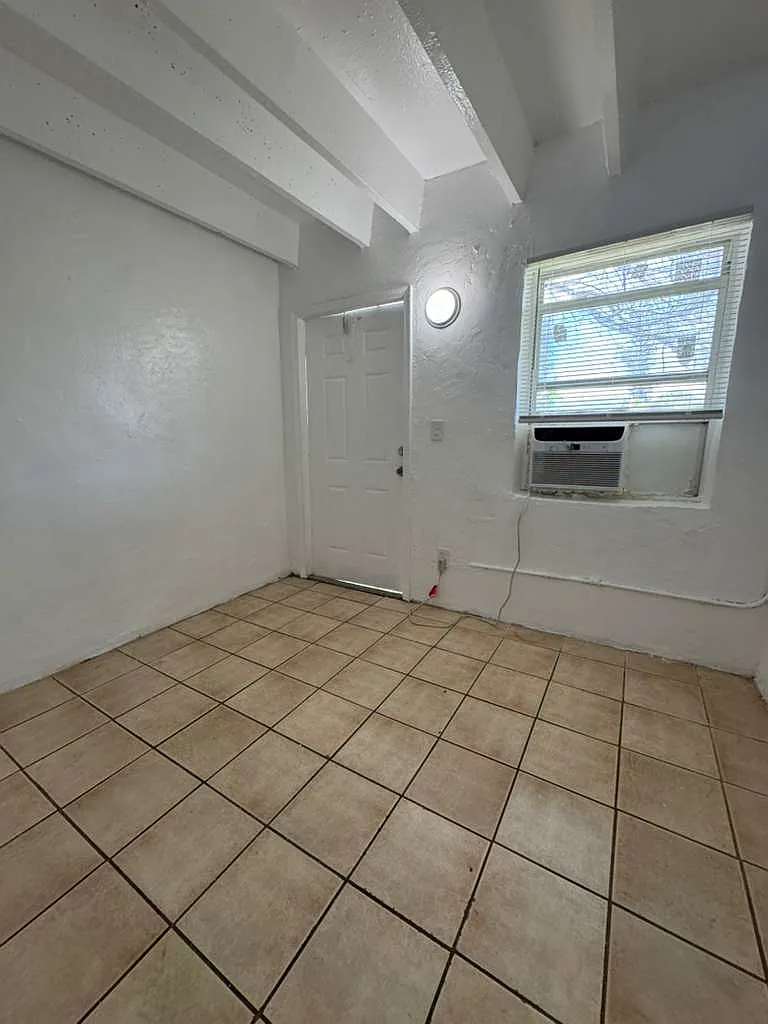 845 Sw 6 St Llc - 4-D — Photo 3