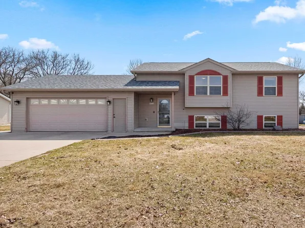 W6423 Rocky Mountain Dr, Greenville, WI 54942