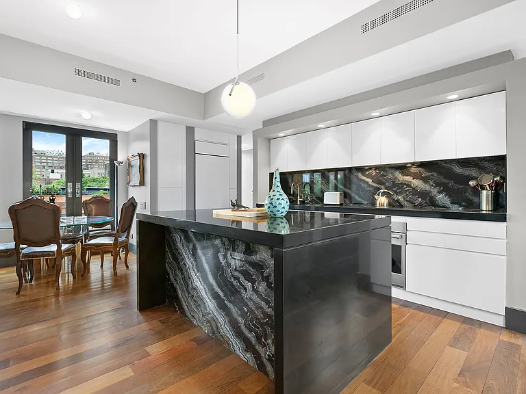327 W 22nd St #8 — Photo 4