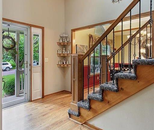Lovely 2 story entry!