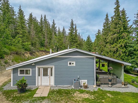 2nd image of 645 Capri Rd