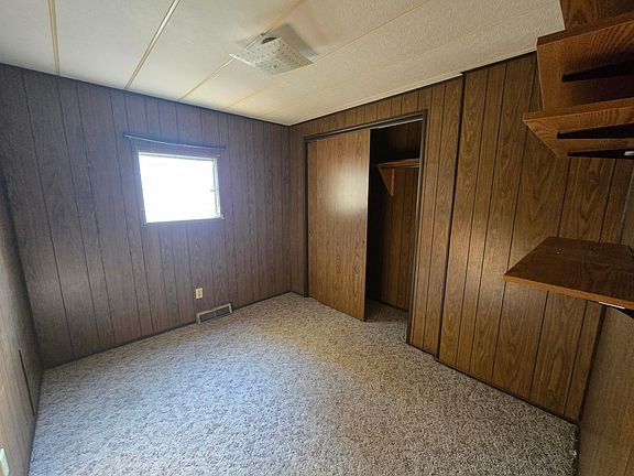8th image of 934 Spruce Ln #12