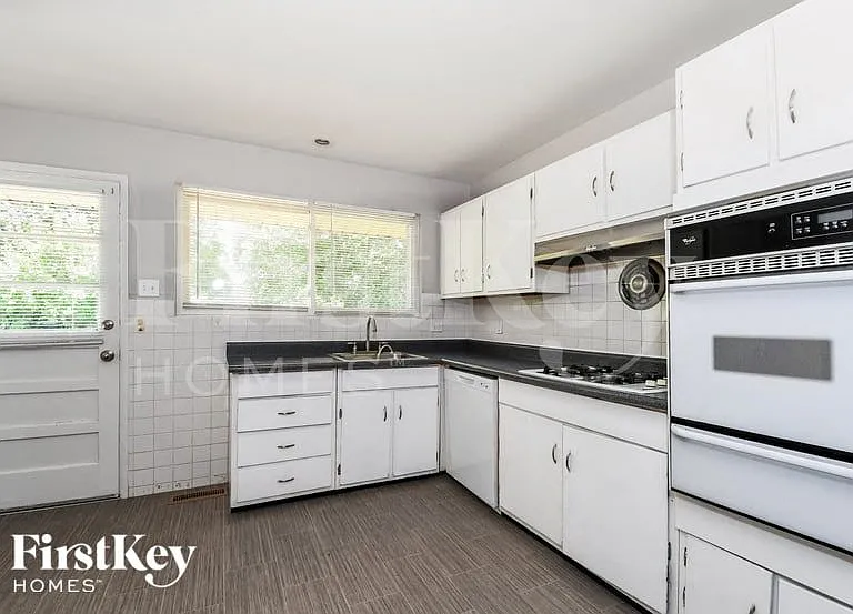 1335 Pepperhill Dr — Photo 6