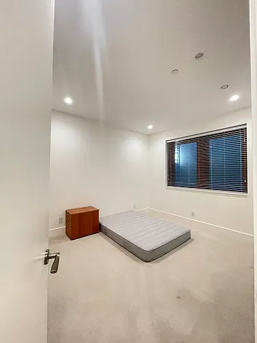 2320 Queens Ave Photo 1