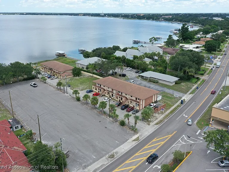 1025 Lakeview Dr #1 — Photo 3