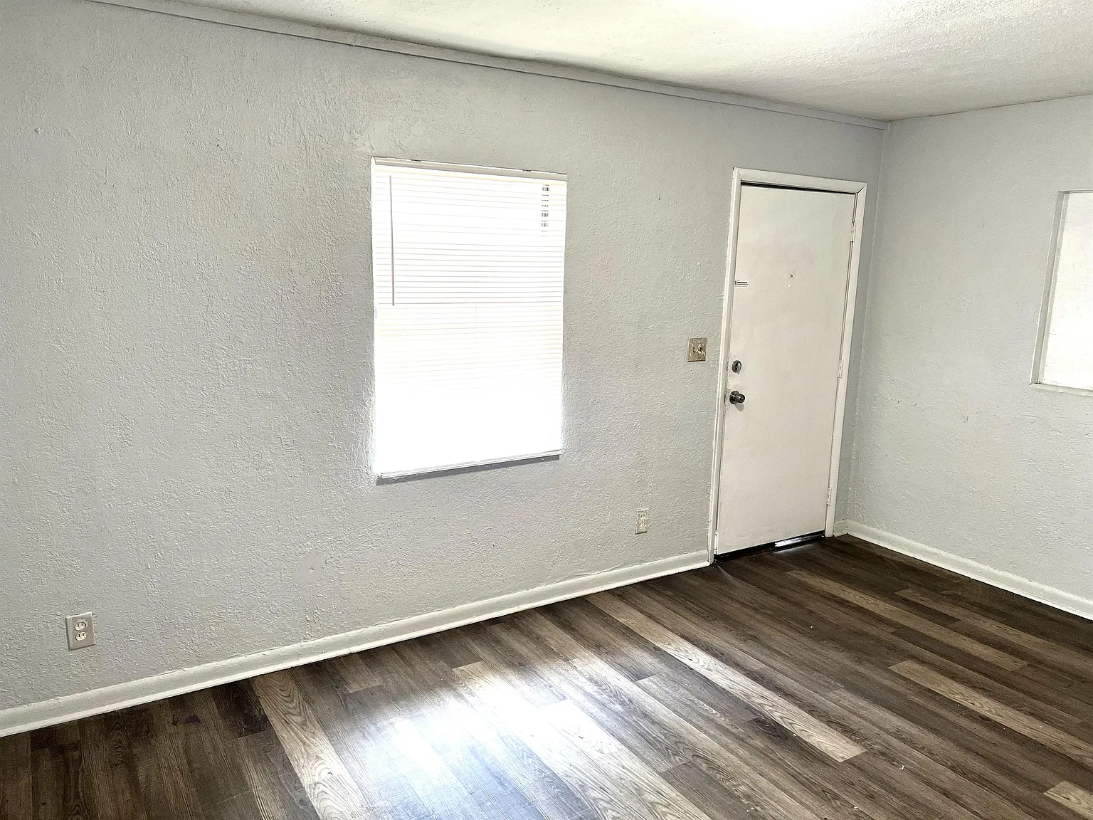 1049 Glencarin Street - 1 — Photo 2