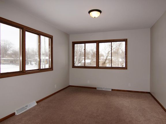 4th image of 678 W Englewood Dr