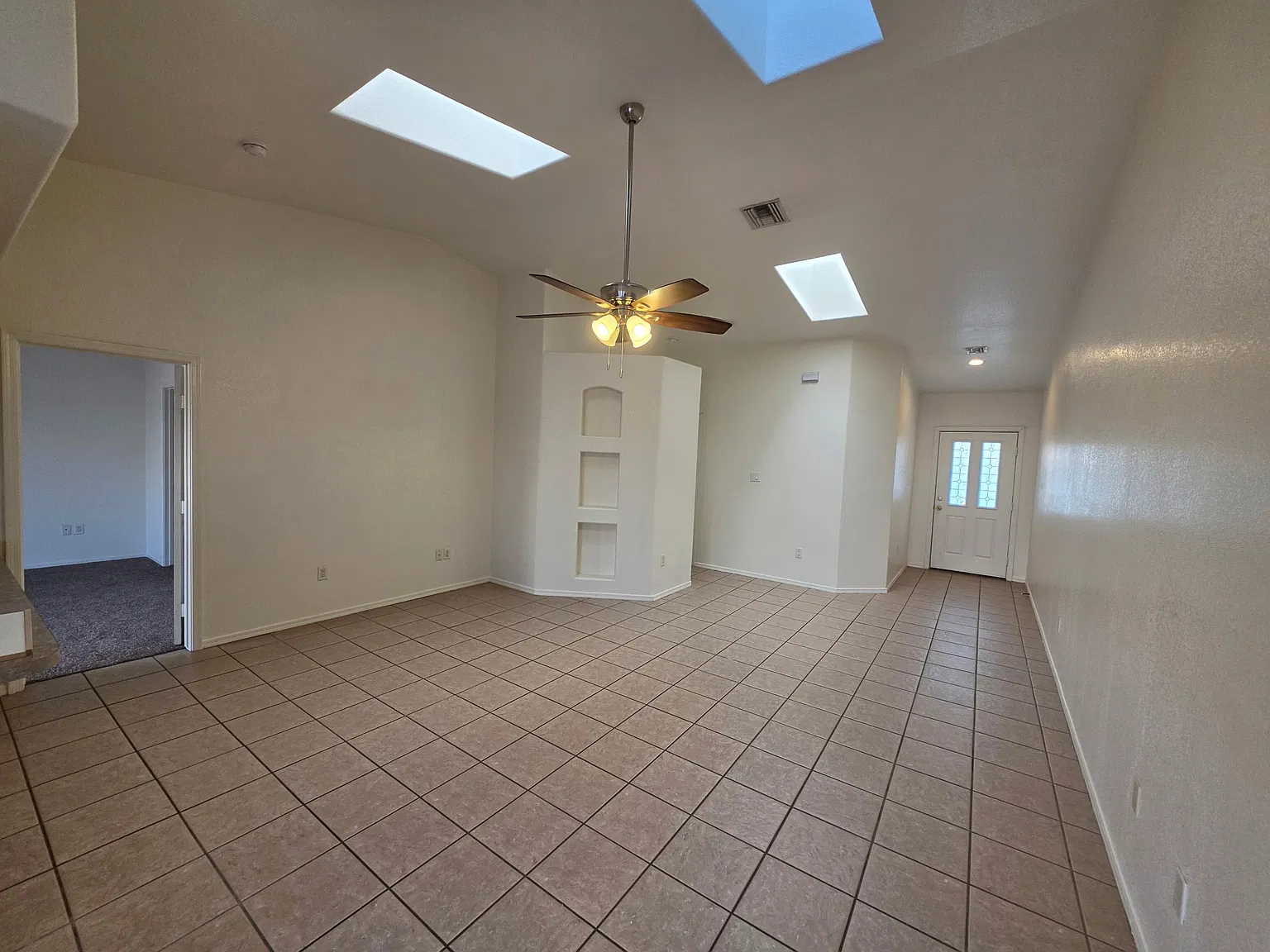 3 bed, 1.5 bath, 1248 sqft, $1,500 — Photo 3