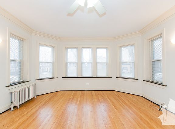 3rd image of 7440 N Claremont Ave #1