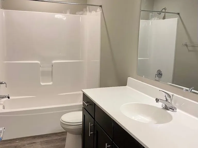 400 Western Cir — Photo 6