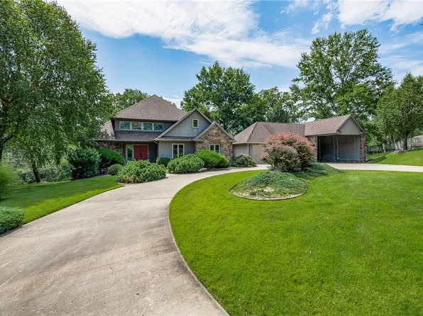 830 E Atalanta Dr, Rogers, AR 72756