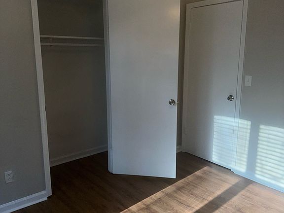 4th image of 424 River Point Dr