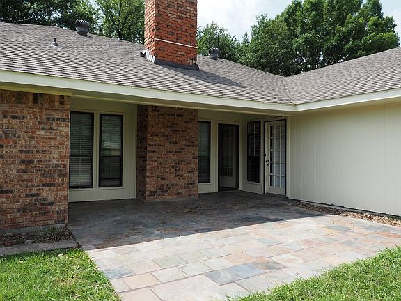 3rd image of 413 Willowcrest Dr