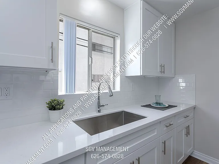 830 Elm Ave — Photo 9