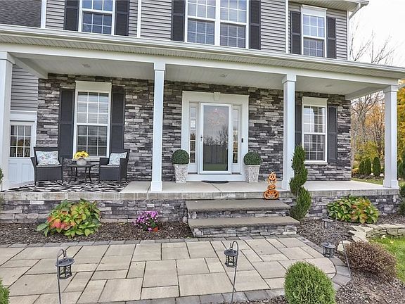3rd image of 46 Ashland Oaks Cir