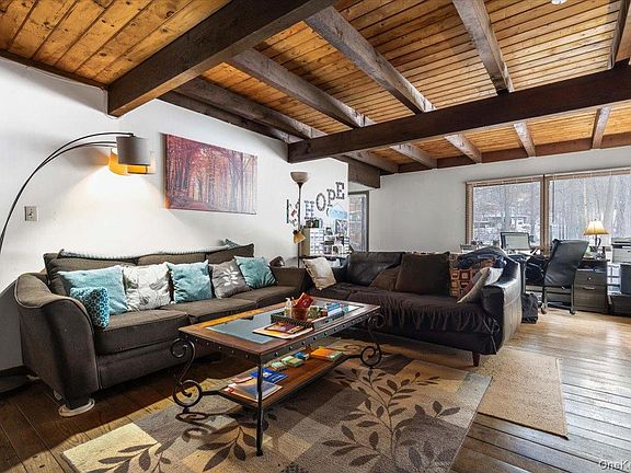 4th image of 111 Philipse Brook Road