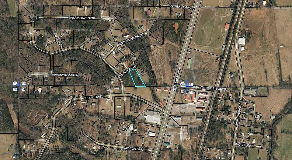 2nd image of 2 Brook Hollow Dr