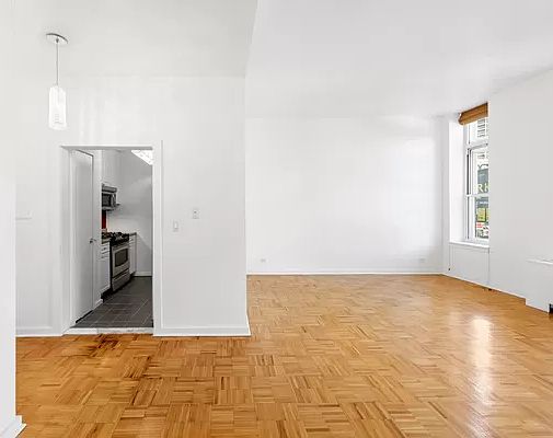 3rd image of 117 Beekman St #2C