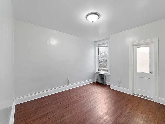 4th image of 115 Moffat St #4D