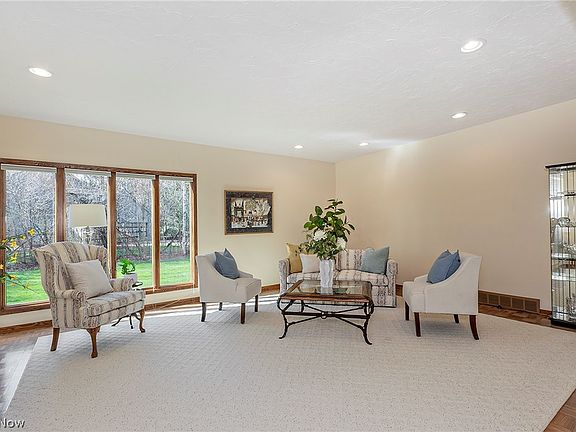 5th image of 2625 Fairwood Dr