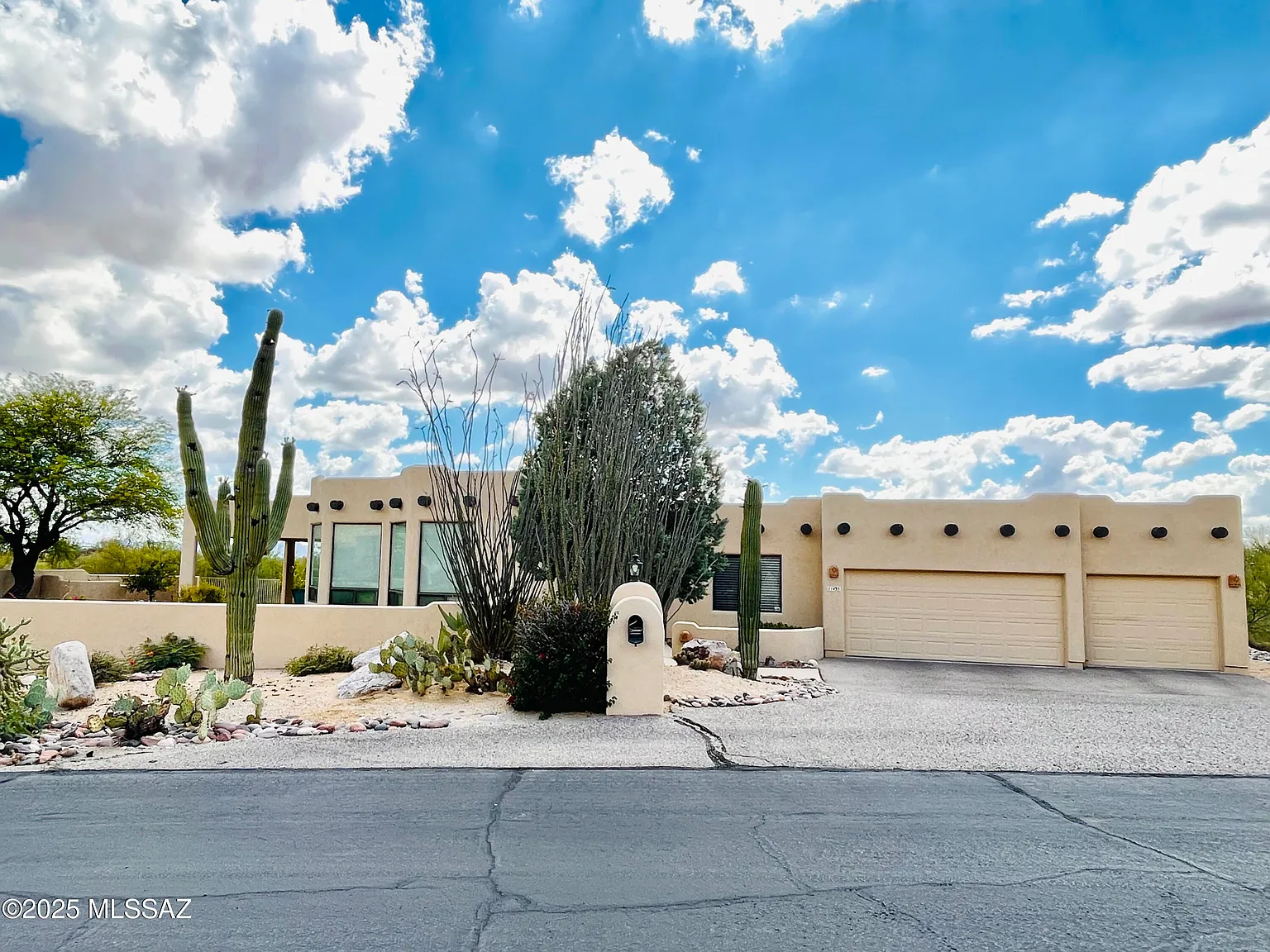 3 bed, 2.5 bath, 2537 sqft, $5,000 — Photo 2