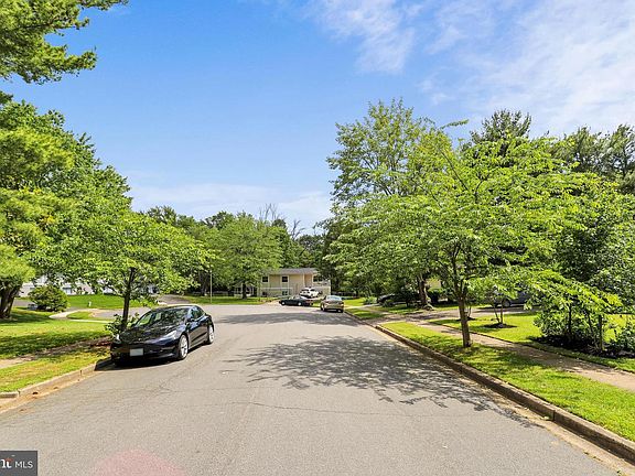 5th image of 1005 Charlton Pl